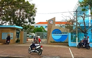 Thầy giáo được minh oan sau 9 năm: Rà lại kết luận kiểm tra sau phản ứng của 8 nguyên lãnh đạo sở