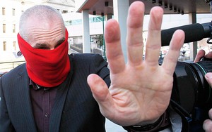 “Bóng ma” ám ảnh: HLV trở thành "kẻ săn mồi" cầm thú, có cầu thủ bị lạm dụng 150 lần ở tuổi 14