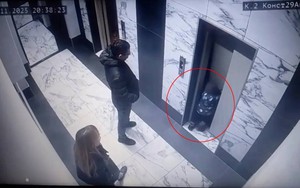 Khoảnh khắc kinh hoàng: Bé trai 2 tuổi rơi thẳng xuống hố thang máy ngay trước mắt cha mẹ