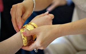 Mẹ chồng đòi bán vàng hồi môn của tôi, ai ngờ chỉ 1 tháng sau bà xuống nước xin lỗi