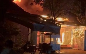 CLIP: Cháy nhà lúc rạng sáng, 2 mẹ con thương vong