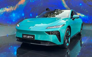 Ông trùm xe tải tại Việt Nam vừa ra mắt xe điện ngang cỡ Toyota Camry, giá khởi điểm hơn 500 triệu đồng