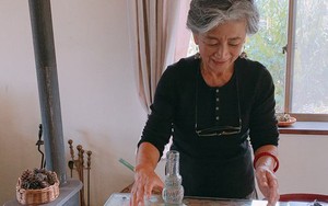 Lương hưu 30 triệu đồng, người phụ nữ 65 tuổi “hưởng thụ” suốt 10 năm, gặp lại bạn cũ mới hối hận: “Tôi sai rồi”