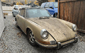 Chiếc Porsche 911 Targa cổ nằm trong rừng thông 31 năm bất ngờ được phát hiện