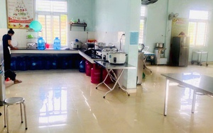 Hiệu trưởng Đỗ Văn Mỹ trực tiếp chế biến món cá kho có “vi khuẩn gây ngộ độc”