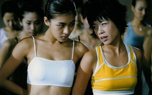 Hậu trường cảnh nóng hot nhất phim Sex Is Zero: Nữ chính bị hành đến mức "run bần bật"