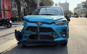 CLIP: Ô tô leo vỉa hè tông 5 xe máy, húc văng người đàn ông nước ngoài ở Vũng Tàu