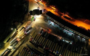 Đúng 18h30, xe tải Trung Quốc không người lái, sẽ di chuyển vào ban đêm sang Việt Nam