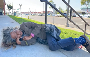 Tuổi 62 sống lang thang ngoài đường của nữ ca sĩ là mỹ nhân đình đám một thời