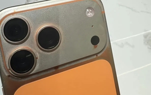 Xôn xao vụ iPhone 17 Pro Max màu cam vũ trụ bị tróc sơn do "lau bằng khăn ướt"