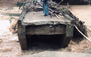 Quảng Ngãi: Nước lũ cuốn gãy đôi cầu, hàng trăm hộ dân bị cô lập