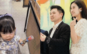 Đỗ Mỹ Linh cùng chồng Chủ tịch đưa con gái đi tiệm sách, lộ chi tiết liên quan chuyện mang bầu lần 2