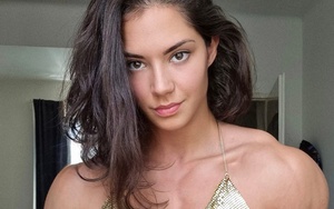 Cô gái xinh như búp bê nhưng nhìn xuống bên dưới thì đến đàn ông còn phải choáng váng