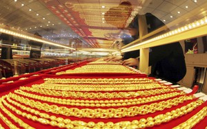 Giá vàng tăng, người mua chê đắt, loạt cửa hàng vàng ở một nước châu Á phải đóng cửa