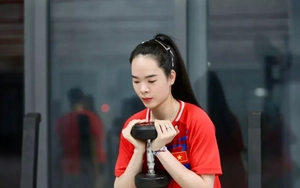 Các "chân dài" bóng chuyền nữ Việt Nam rèn thể lực ở Vĩnh Long