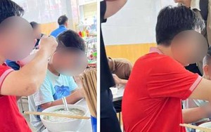 Bức ảnh 2 cha con trong quán ăn ở Hà Nội gây tranh luận gắt: Người đăng không sai, nhưng tại sao vẫn bị “ném đá” ngược?