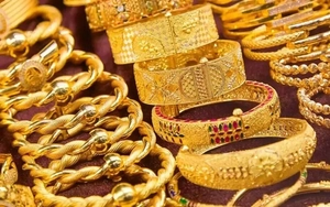 Giá vàng thế giới tiếp tục lao dốc