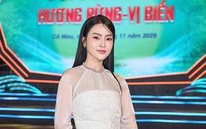 Hoa hậu Lý Kim Thảo review món chè cua ở Cà Mau