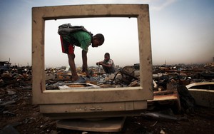 Rác thải điện tử: Cơn sóng ngầm của thời đại số