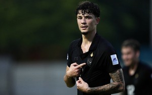 Rực sáng trong ngày ra mắt tuyển Thái Lan, cựu tiền đạo Chelsea mang nỗi lo lớn cho HLV Kim Sang-sik