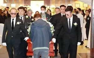 Cả giới giải trí tới lễ tang Hứa Thiệu Hùng