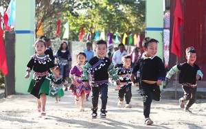 Những lớp học chạy mưa, lạnh co ro khi mùa Đông tới: 7 năm, hơn 100 tỷ đồng đã tạo ra 'phép màu'