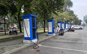 Trạm sạc ô tô điện VinFast xuất hiện ngày càng nhiều ở trung tâm TP HCM