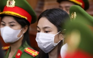 Trên bục khai báo, hoa hậu Thùy Tiên ngấn lệ thừa nhận hành vi phạm tội