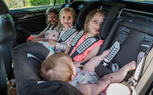 Cục CSGT: Người dân có thể sử dụng đai trẻ em, ghế trẻ em hoặc đệm trẻ em trên ô tô