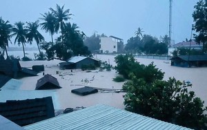 Hàng trăm nhà dân ở Đắk Lắk ngập sâu qua nóc, người dân bị cô lập kêu cứu