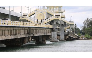 Người đàn ông cố tình lao ô tô xuống sông, nhân viên cứu hộ sửng sốt khi nhìn vào bên trong xe