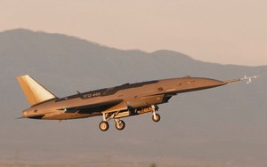 Tiêm kích không người lái YFQ-44A cất cánh cho chuyến bay đầu tiên