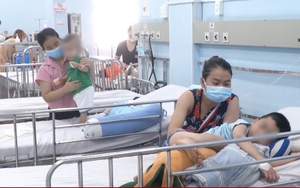 Cảnh báo nguy cơ 'dịch chồng dịch' ở TP.HCM