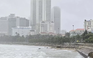 Tìm thấy hai ngư dân bị lũ cuốn mất tích trên vịnh Nha Trang