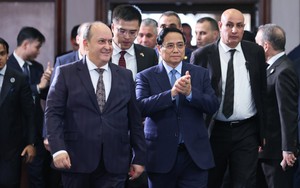 Từ trồng chè tới sản xuất chip: Thủ tướng kêu gọi doanh nghiệp Việt đầu tư vào nền kinh tế 260 tỷ USD