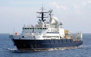 Tàu trinh sát dùng tia laser làm mù máy bay Anh gần vùng biển Scotland