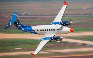 Cận cảnh máy bay hạ cánh xuống đường băng Long Thành