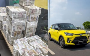 Khách mang 252 triệu đồng tiền lẻ mua xe, đại lý phải huy động 3 người khiêng