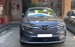 Đổi 2 xe VinFast VF 8 trong 2 năm, chủ xe: “Từng lái đủ loại xe xăng, giờ quay lại chắc không nổi”