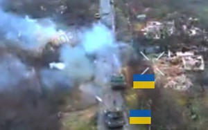 2 xe tăng của Lữ đoàn Sắt tiến hành cuộc càn quét ở vùng Kharkiv