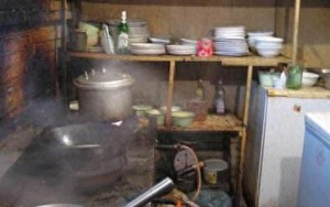 Vừa bắt đầu xào nấu đã nổ bếp? 6 hành vi nguy hiểm trong bếp mà bạn phải cảnh giác