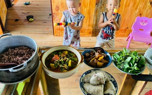 Từng sống trong căn phòng trọ chật chội ở thành phố, vợ chồng trẻ quyết định về quê để con có tuổi thơ trọn vẹn