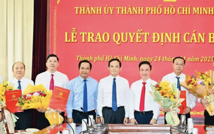 Trao quyết định phê chuẩn kết quả bầu Phó Chủ tịch HĐND, Phó Chủ tịch UBND TPHCM