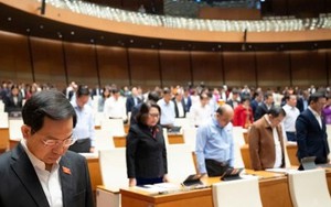 Quốc hội mặc niệm người tử vong do thiên tai và kêu gọi ủng hộ đồng bào vùng lũ