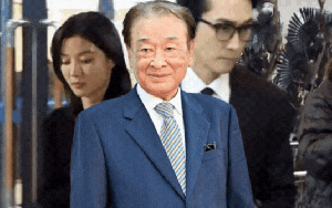 Cả showbiz đến viếng "ông nội quốc dân": Choi Ji Woo khóc xé lòng, Song Seung Hun - Kim Yoo Jung thất thần