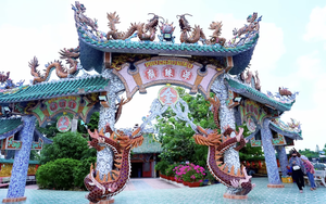 Bí ẩn ngôi miếu 300 năm tuổi nổi lềnh bềnh giữa sông Sài Gòn và giai thoại về những con rồng linh thiêng