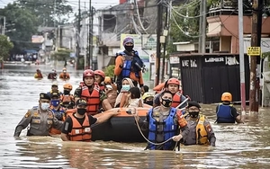 Cảnh thành phố đông nhất thế giới nhưng chìm trong ngập lụt và ô nhiễm