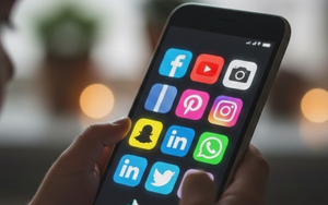 Cần cấm trẻ dưới 16 tuổi ở Việt Nam dùng mạng xã hội?