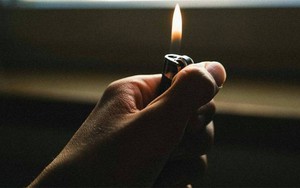 Say rượu nuốt bật lửa gas, 30 năm sau lấy khỏi dạ dày, bật lửa vẫn dùng tốt