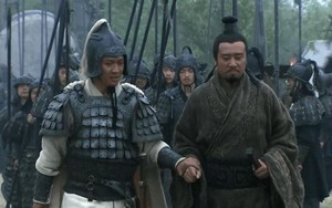 Không có trong 4 phương tướng quân, địa vị của Triệu Vân được hé lộ từ quyết định của Lưu Bị và Tào Tháo